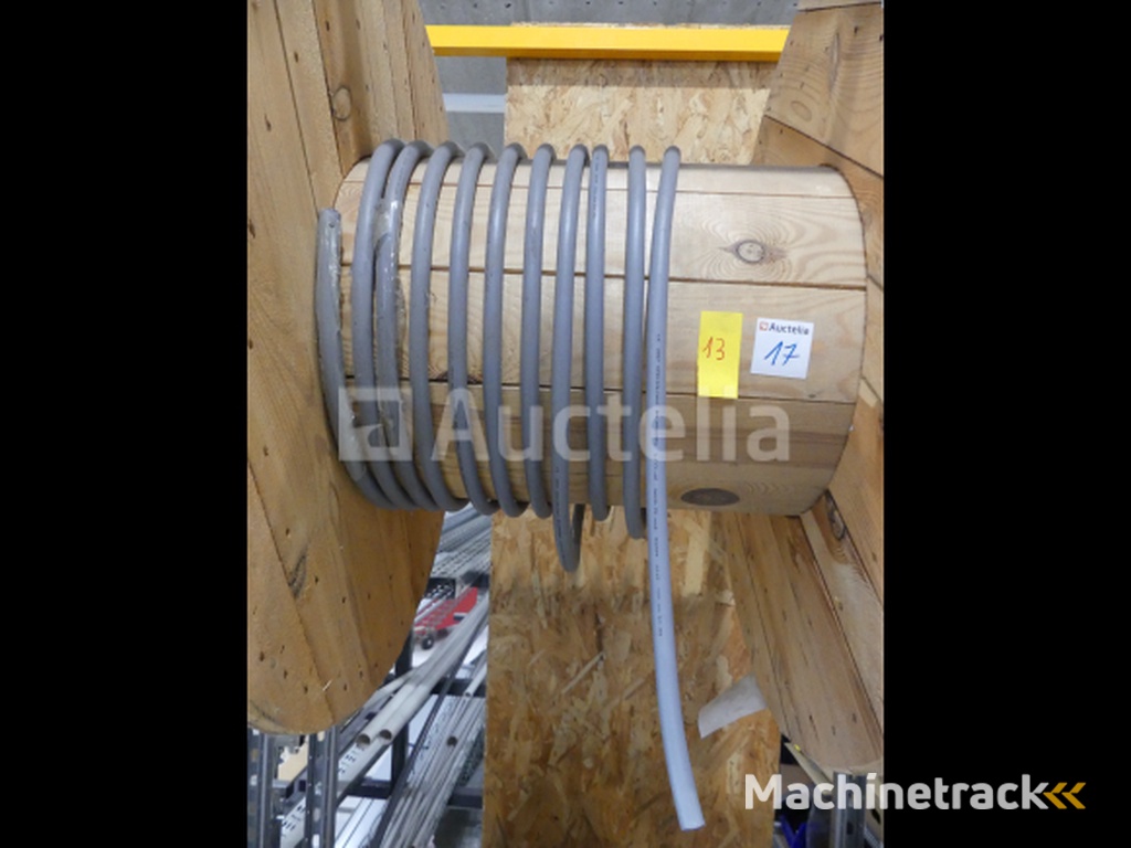 +- 13 m of 34Gx0.75 mm² flexible cable, +- 7 m of 18x1.5 mm² flexible cable