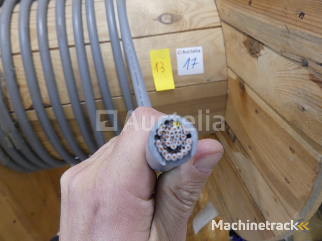 +- 13 m of 34Gx0.75 mm² flexible cable, +- 7 m of 18x1.5 mm² flexible cable