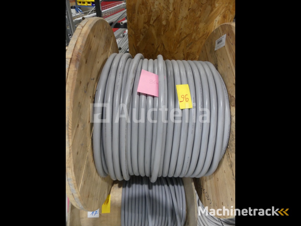 +- 13 m of 34Gx0.75 mm² flexible cable, +- 7 m of 18x1.5 mm² flexible cable