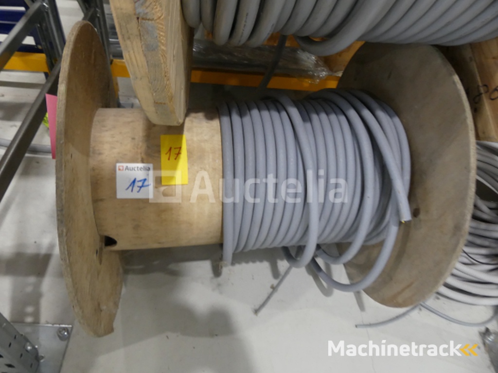 +- 13 m of 34Gx0.75 mm² flexible cable, +- 7 m of 18x1.5 mm² flexible cable