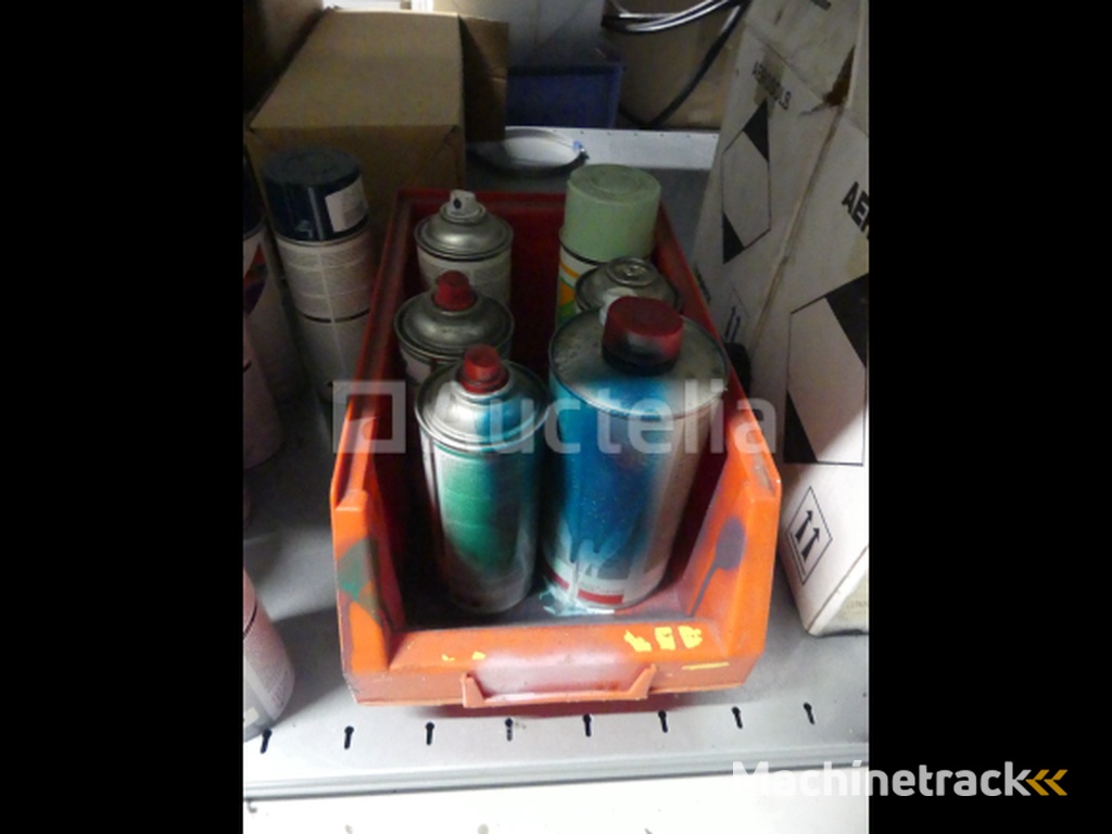 +- 80 Spray van verfsprays en verkoop van verfblikken