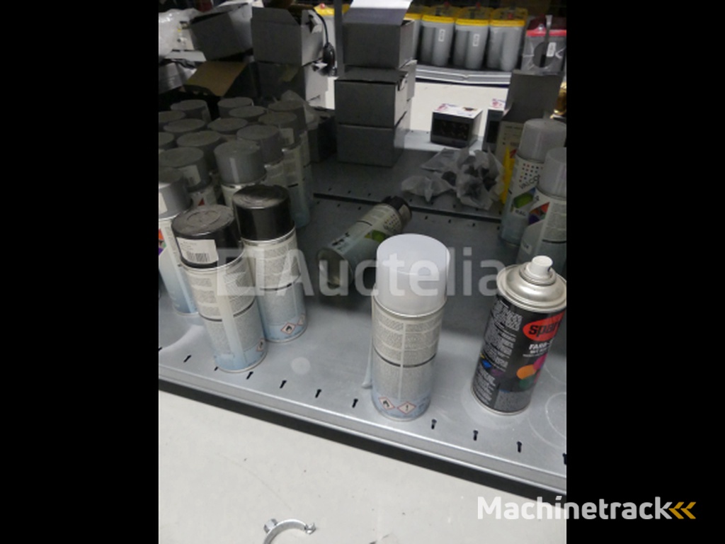 +- 80 Spray van verfsprays en verkoop van verfblikken