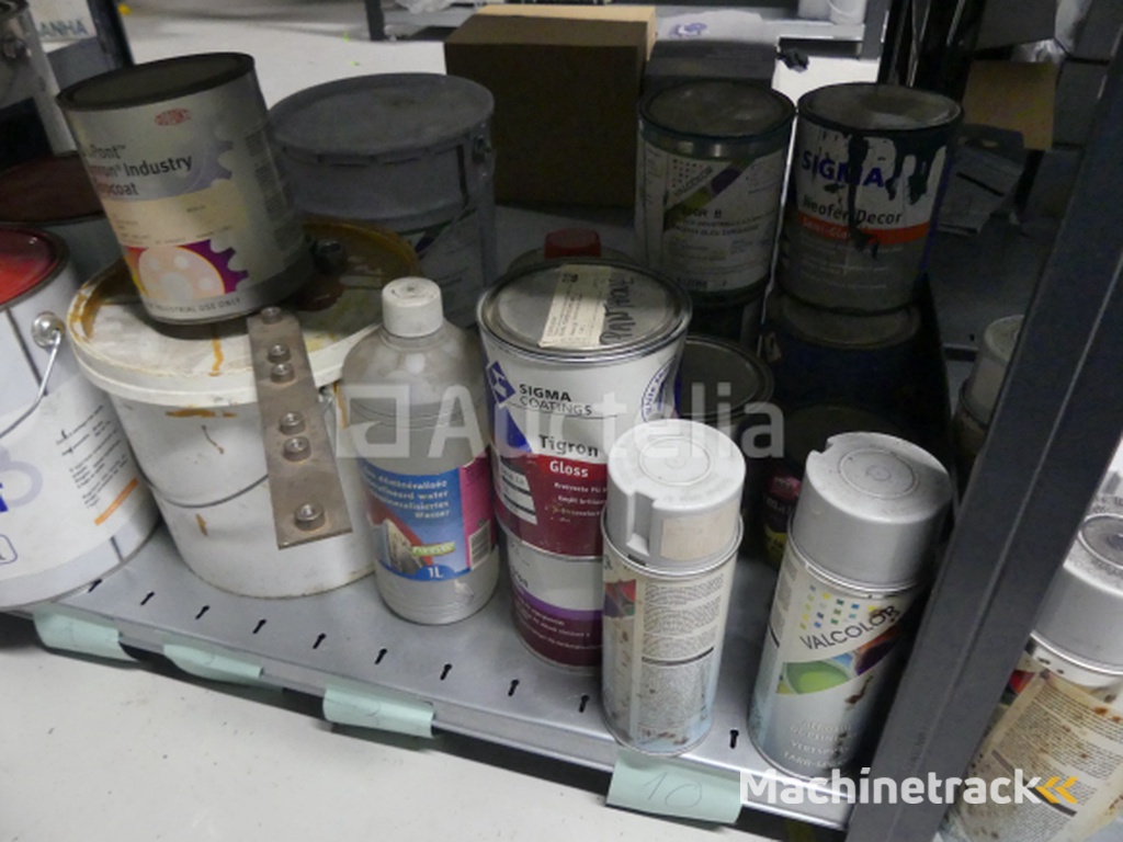 +- 80 Spray van verfsprays en verkoop van verfblikken