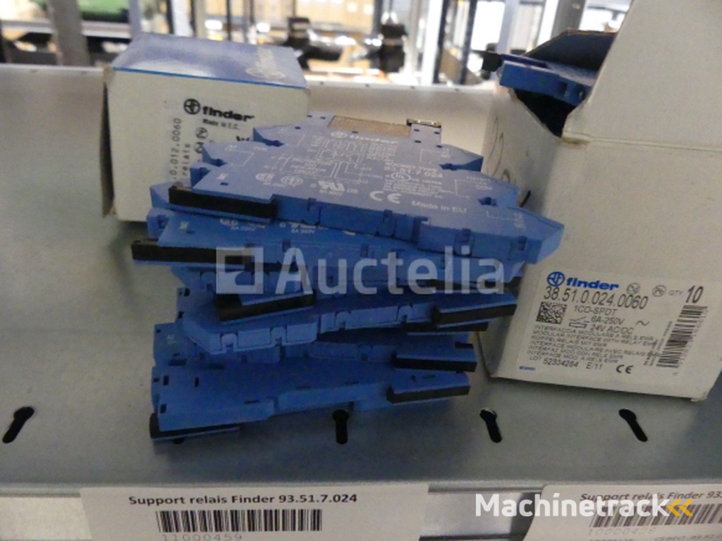 Splitters, relays, relay brackets, fuses, etc.