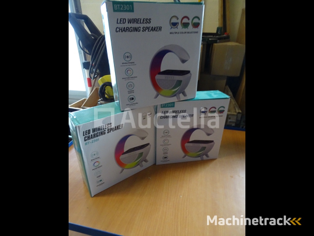 3 Wireless Radios Multicolor Charger BT2301