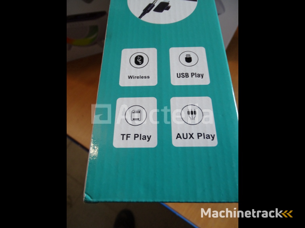 3 Wireless Radios Multicolor Charger BT2301