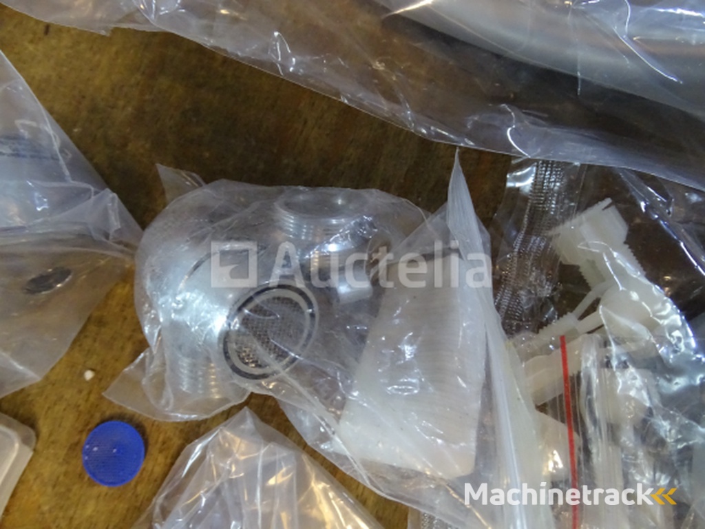 16 Sets of sanitary / heating items (See photos)