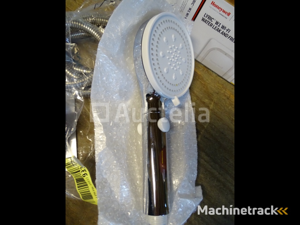 16 Sets of sanitary / heating items (See photos)