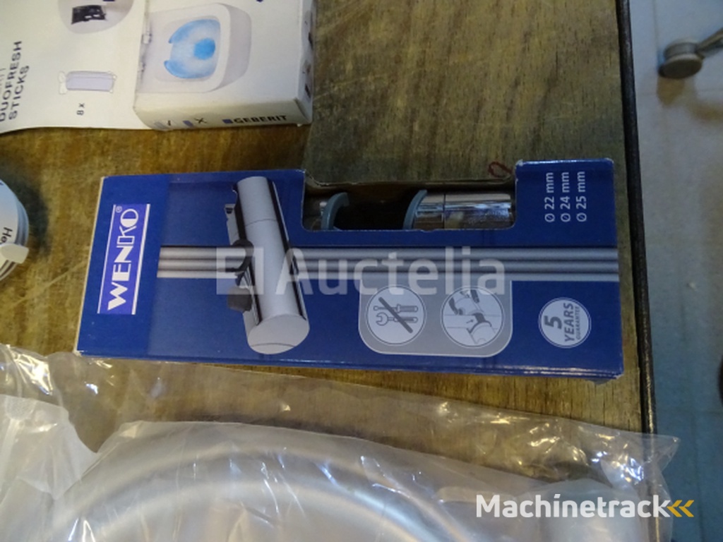 16 Sets of sanitary / heating items (See photos)