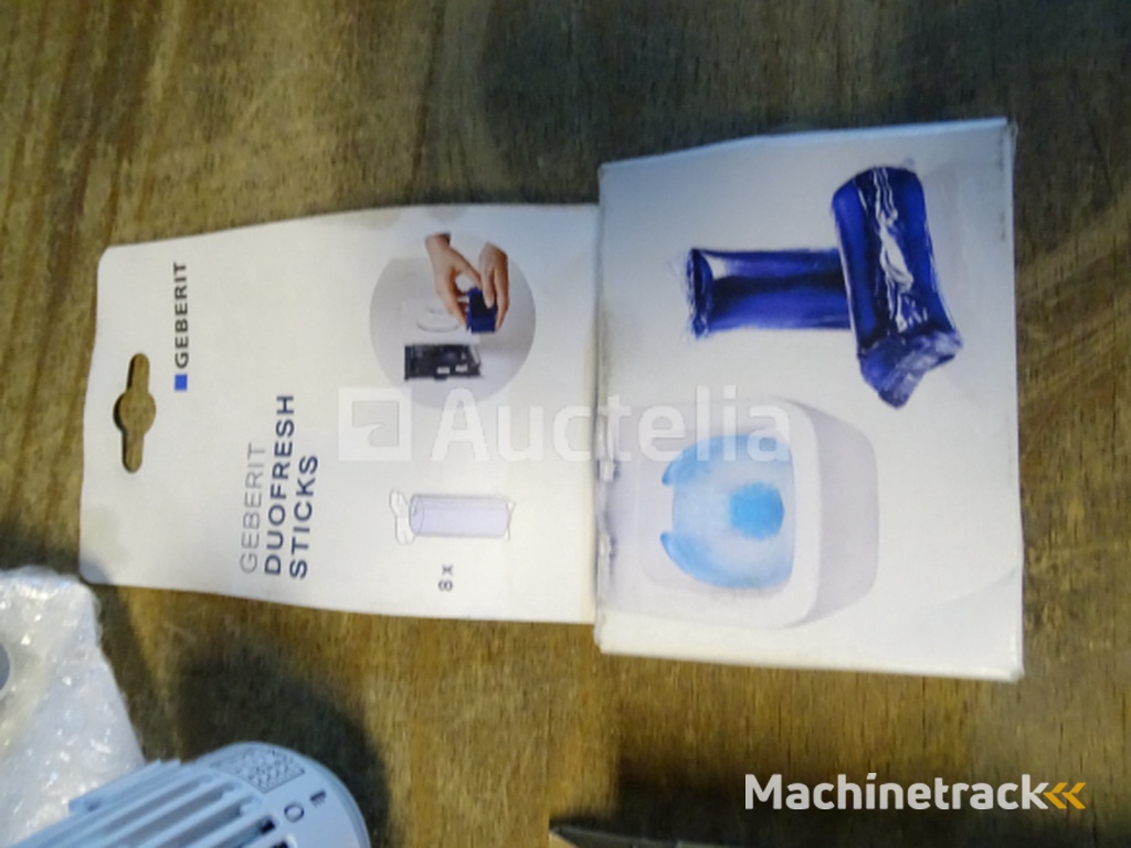 16 Sets of sanitary / heating items (See photos)