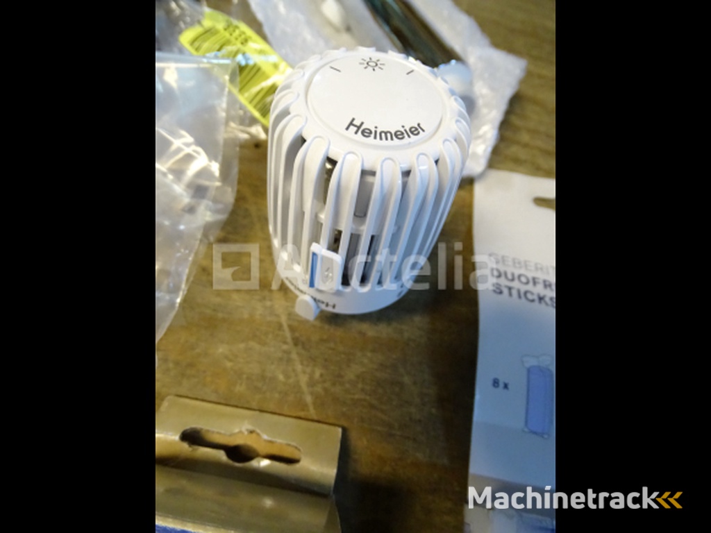 16 Sets of sanitary / heating items (See photos)