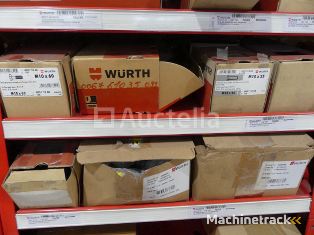 2 Planken met de inhoud van Würth schroeven/bouten