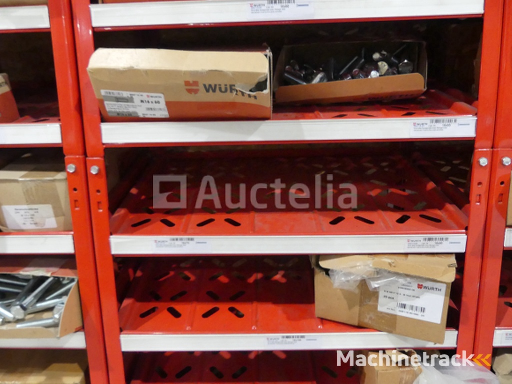 2 Planken met de inhoud van Würth schroeven/bouten