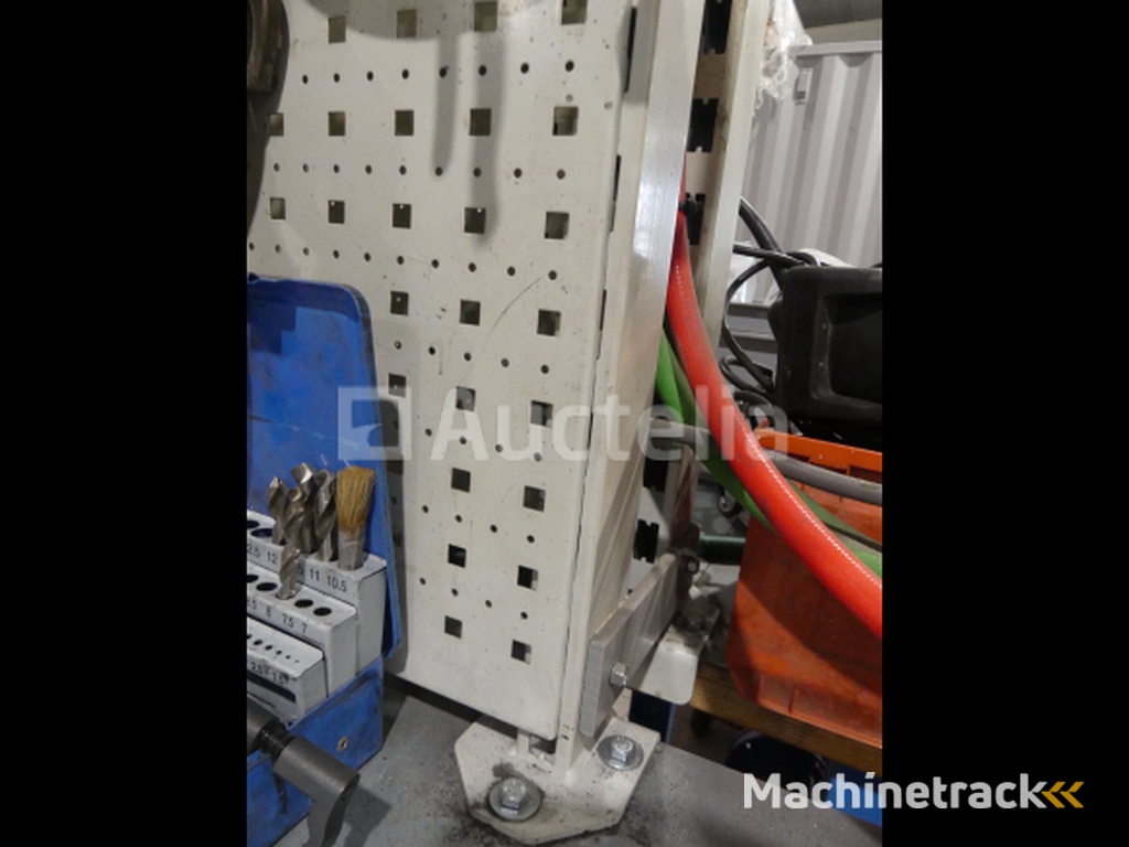 2 Werkplaats werkbanken