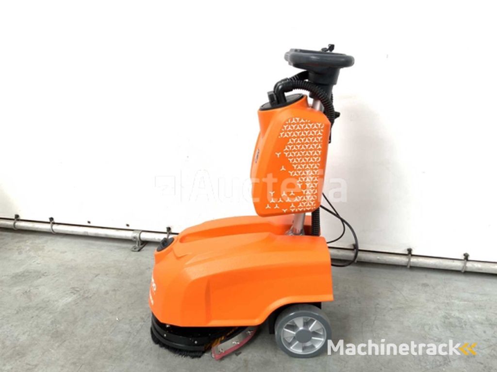 Daewoo DAXM30 scrubber