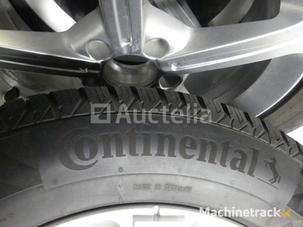 4 Winterbanden op aluminium velgen Continental VikingContact7 - 215/65 R17