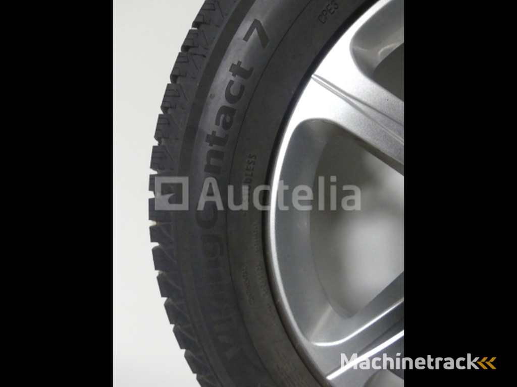 4 Winterbanden op aluminium velgen Continental VikingContact7 - 215/65 R17