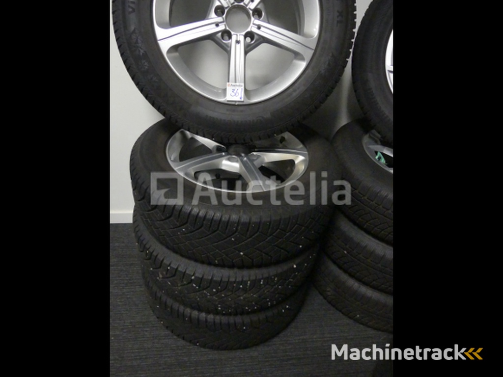 4 Winterbanden op aluminium velgen Continental VikingContact7 - 215/65 R17