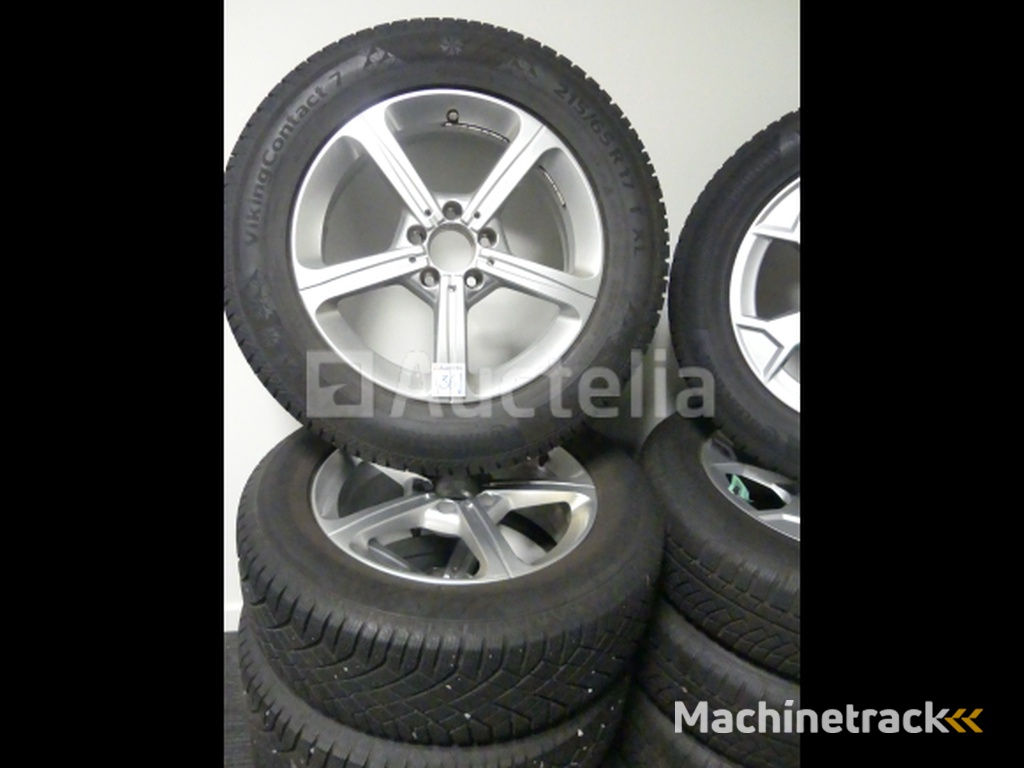 4 Winterbanden op aluminium velgen Continental VikingContact7 - 215/65 R17