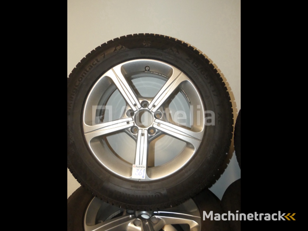 4 Winterbanden op aluminium velgen Continental VikingContact7 - 215/65 R17