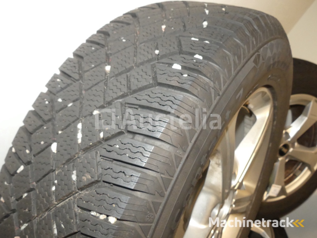 4 Winterbanden op aluminium velgen Continental VikingContact7 - 215/65 R17