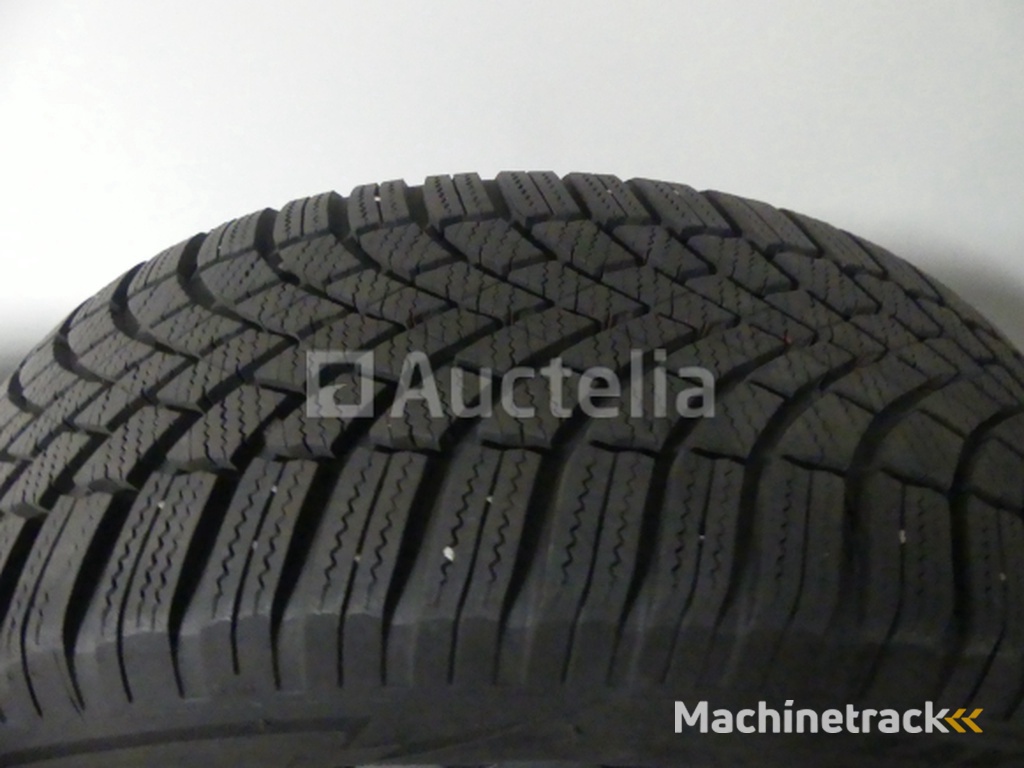 4 Winter tyres on sheet metal rims Bridgestone Blizzak LM005 - 205/55 R16
