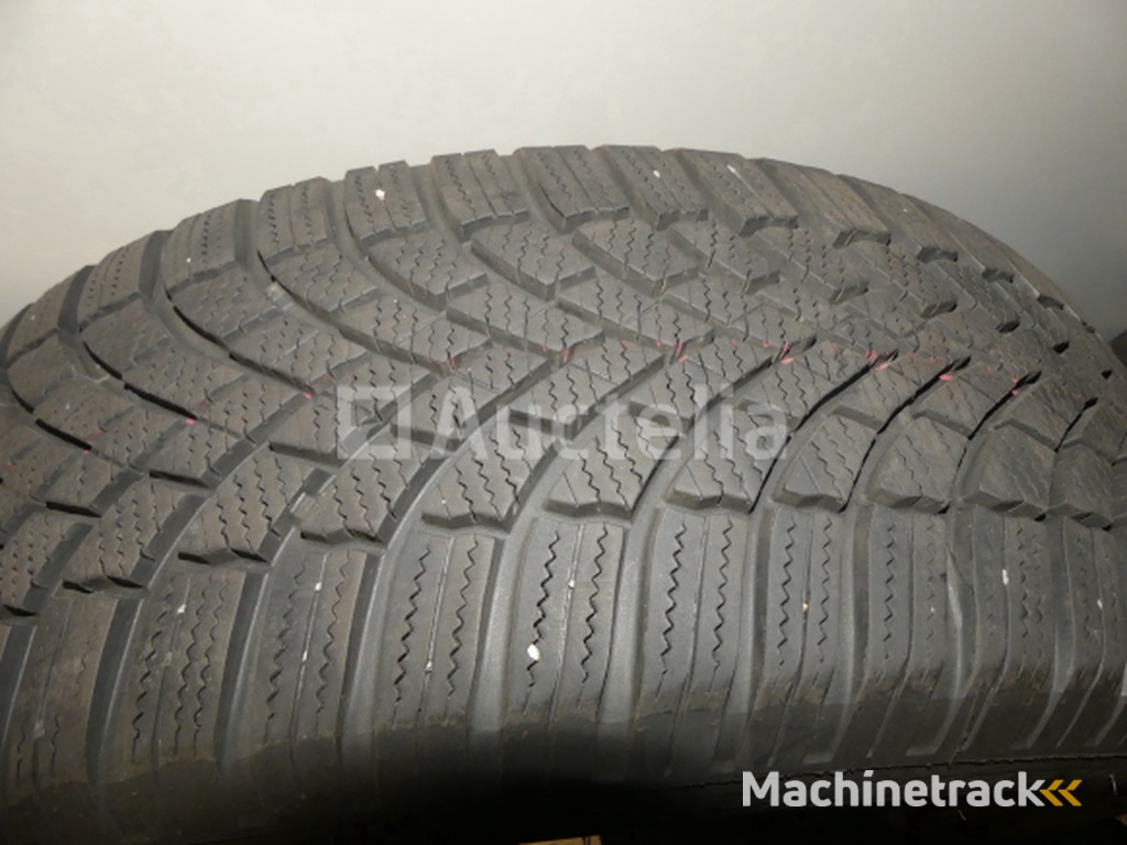 4 Winter tyres on sheet metal rims Bridgestone Blizzak LM005 - 205/55 R16
