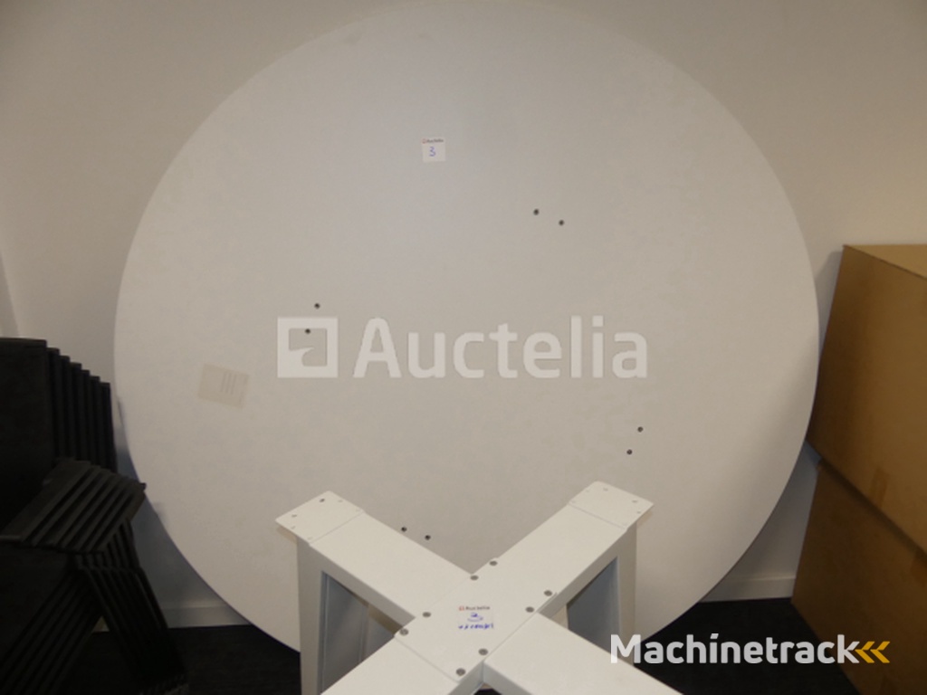 Round table + 7 FAMO chairs