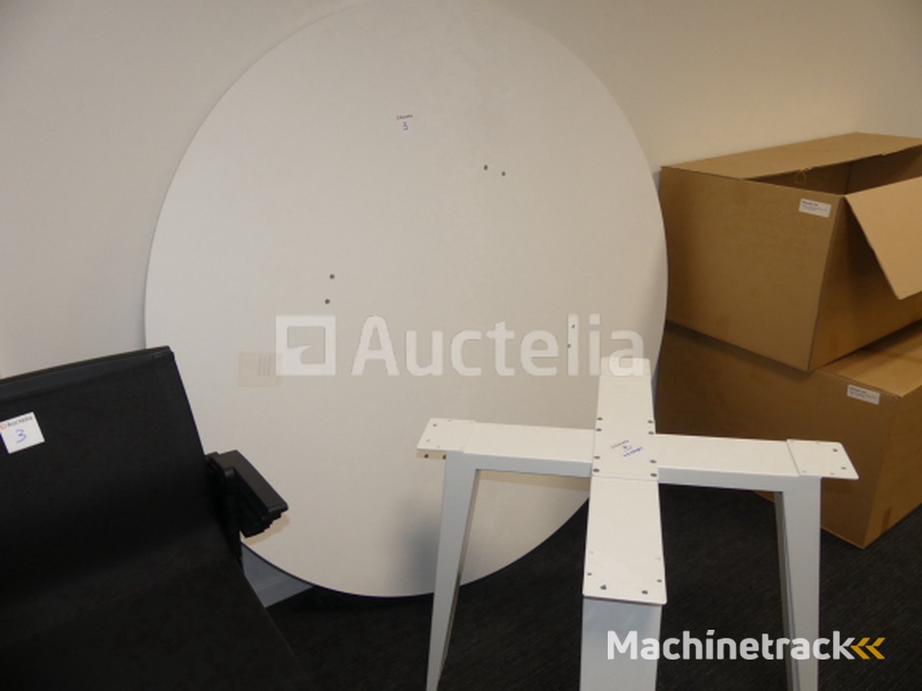 Round table + 7 FAMO chairs