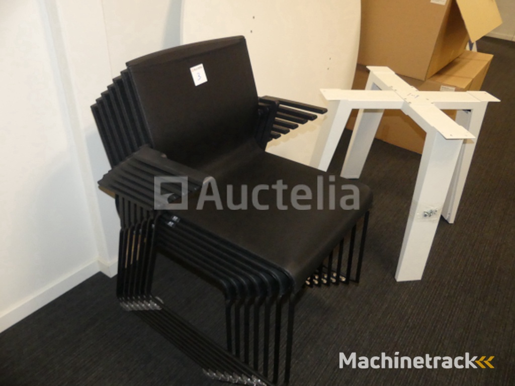 Round table + 7 FAMO chairs