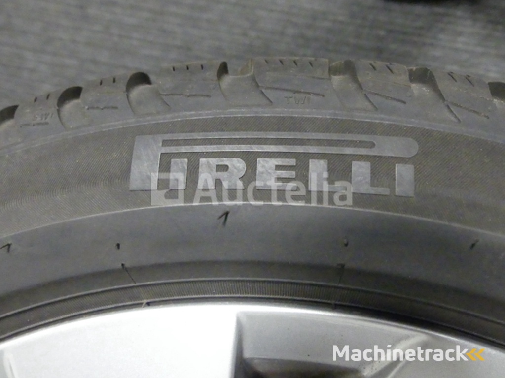 4 Winter tyres on aluminium rims Pirelli Sottozero3 - 205/50 R17