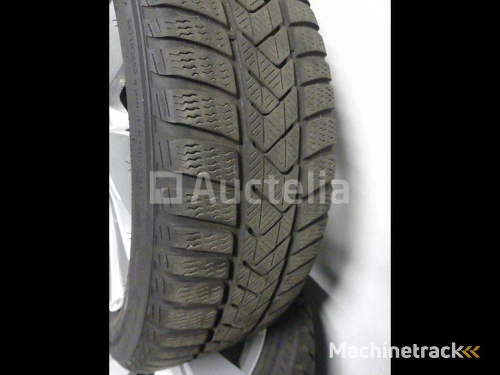 4 Winter tyres on aluminium rims Pirelli Sottozero3 - 205/50 R17