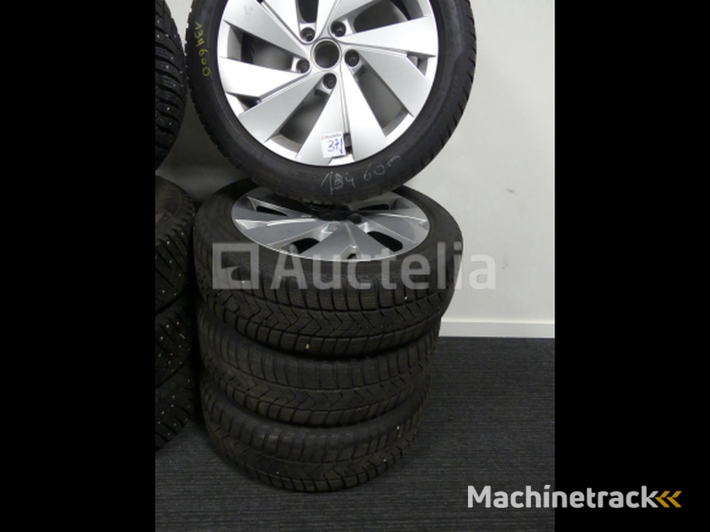 4 Winter tyres on aluminium rims Pirelli Sottozero3 - 205/50 R17
