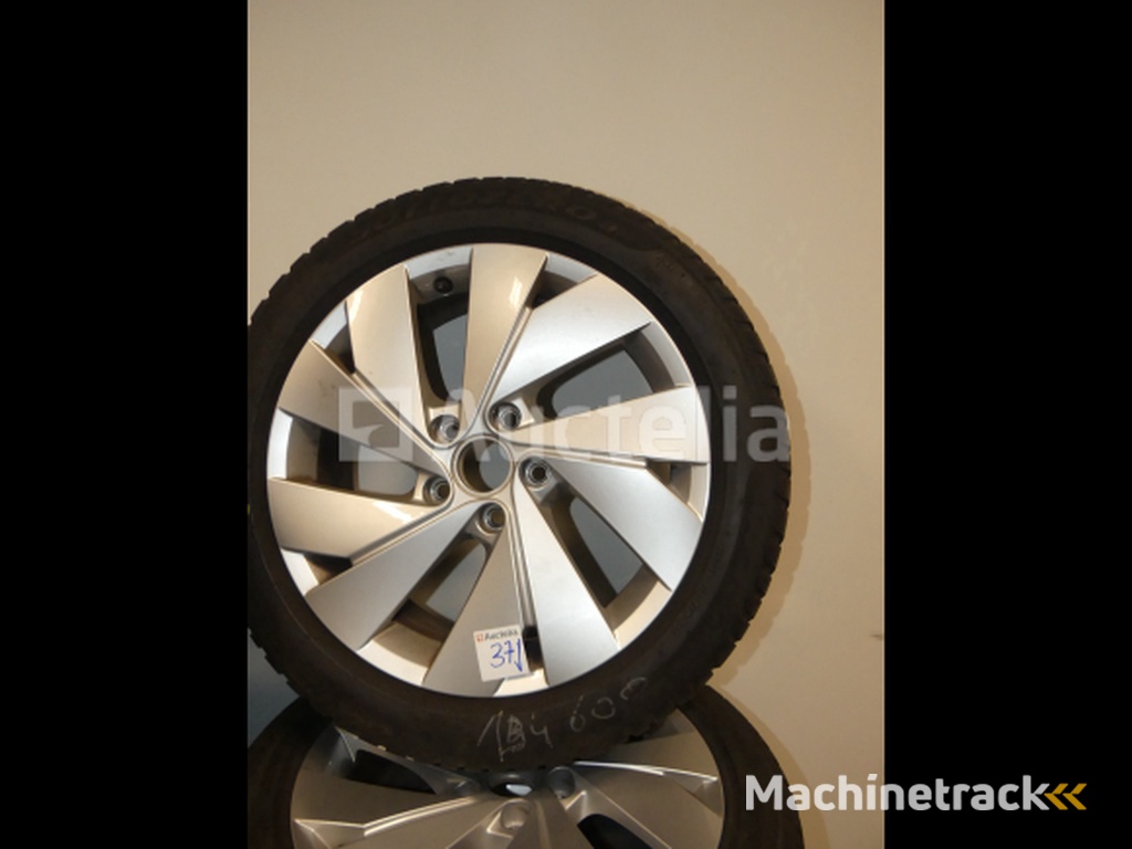 4 Winter tyres on aluminium rims Pirelli Sottozero3 - 205/50 R17