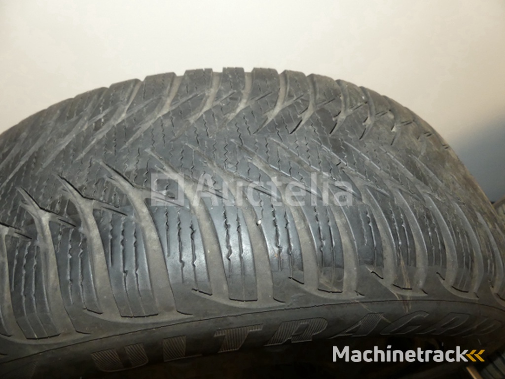 4 Winter tyres on Goodyear Ultragrip8 sheet metal rims - 195/60 R15