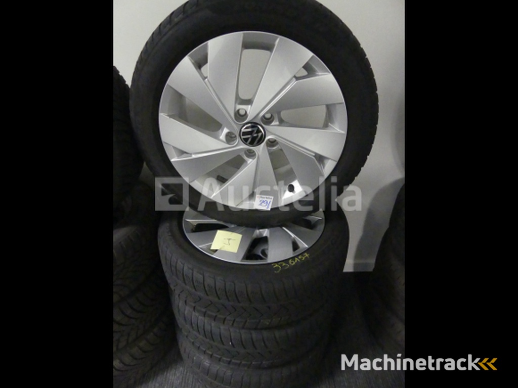 4 Winter tyres on aluminium rims Pirelli Sottozero3 - 205/50 R17