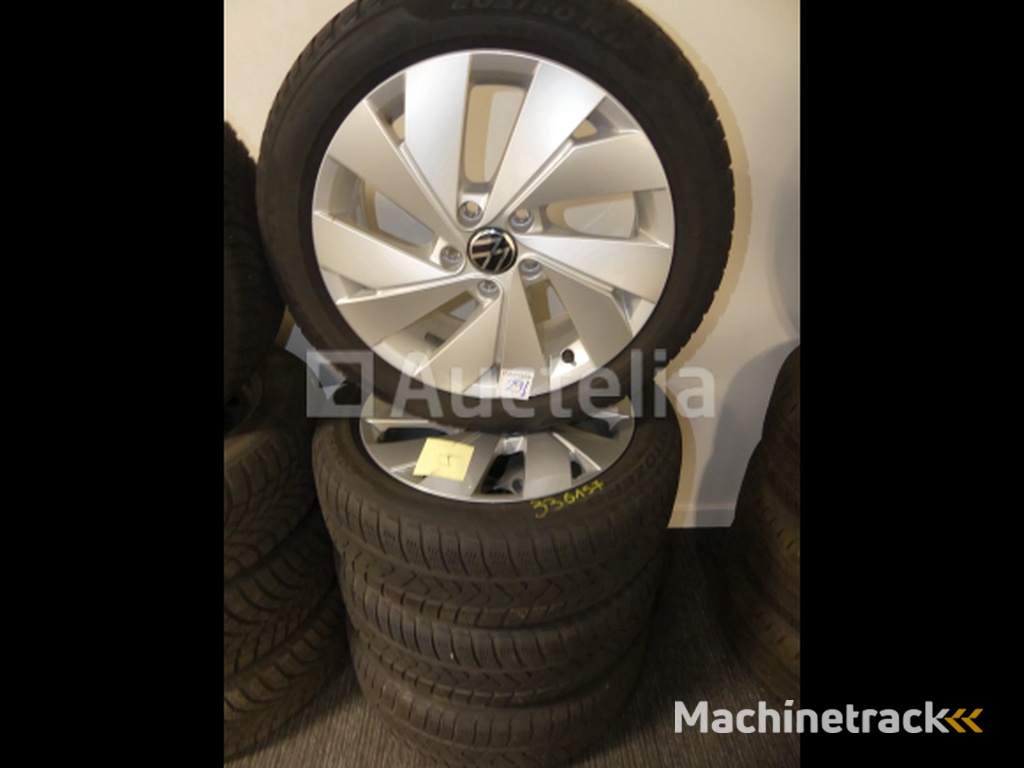 4 Winter tyres on aluminium rims Pirelli Sottozero3 - 205/50 R17