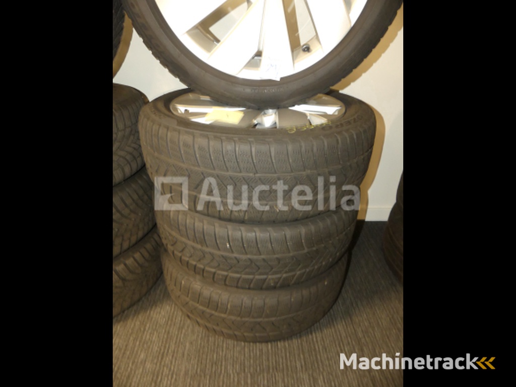 4 Winter tyres on aluminium rims Pirelli Sottozero3 - 205/50 R17