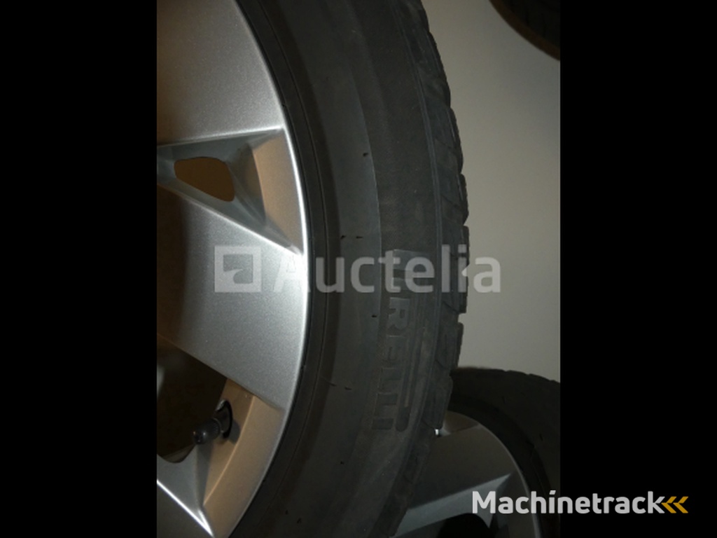 4 Winter tyres on aluminium rims Pirelli Sottozero3 - 205/50 R17