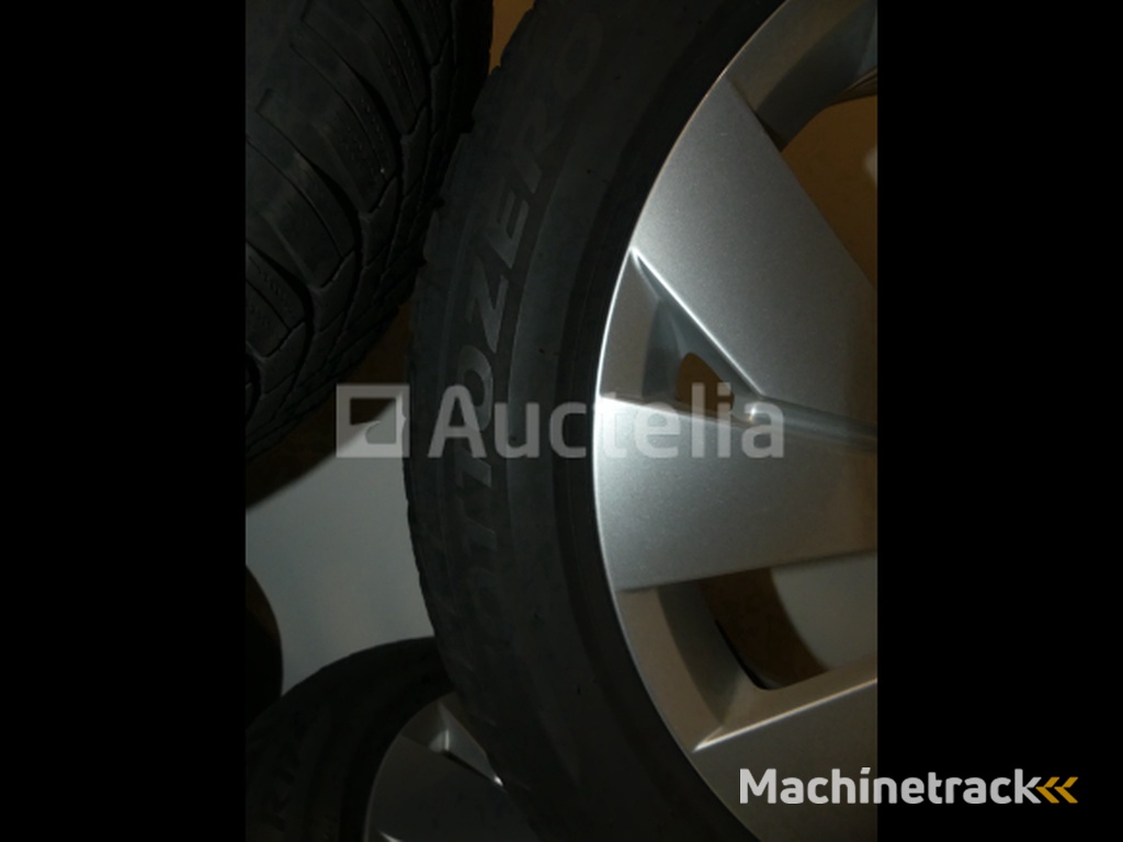 4 Winter tyres on aluminium rims Pirelli Sottozero3 - 205/50 R17