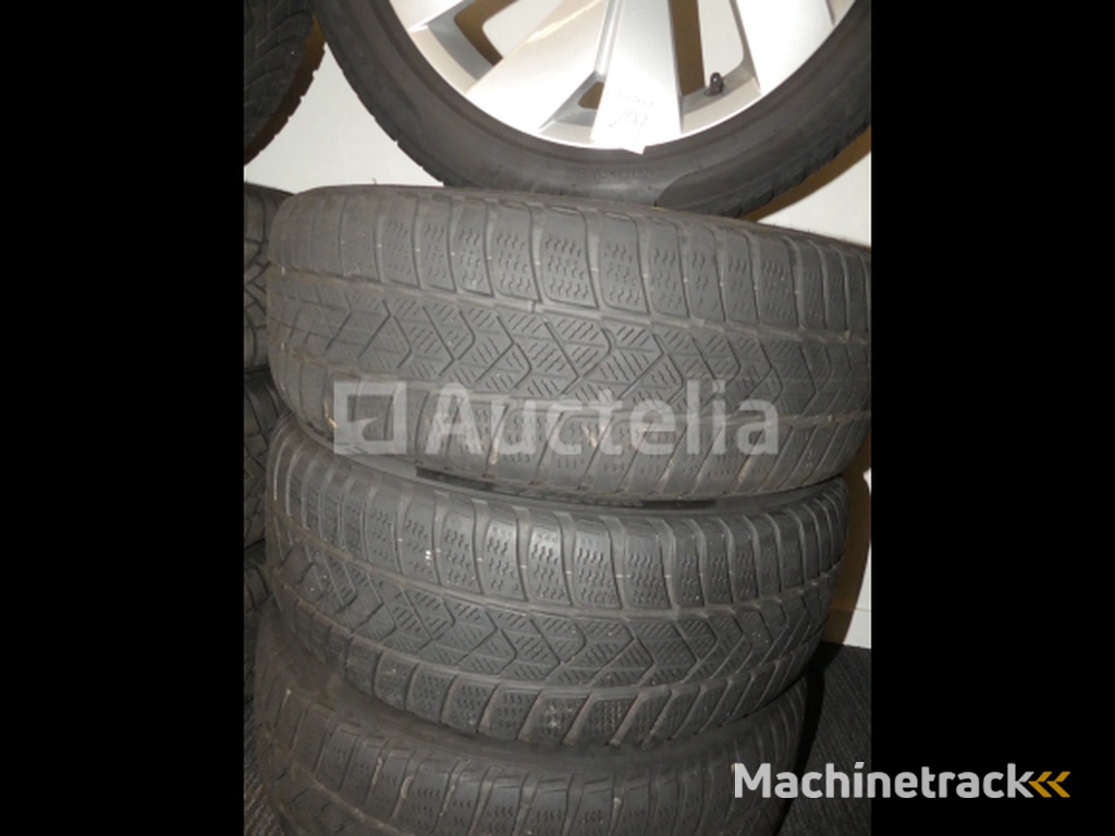4 Winter tyres on aluminium rims Pirelli Sottozero3 - 205/50 R17