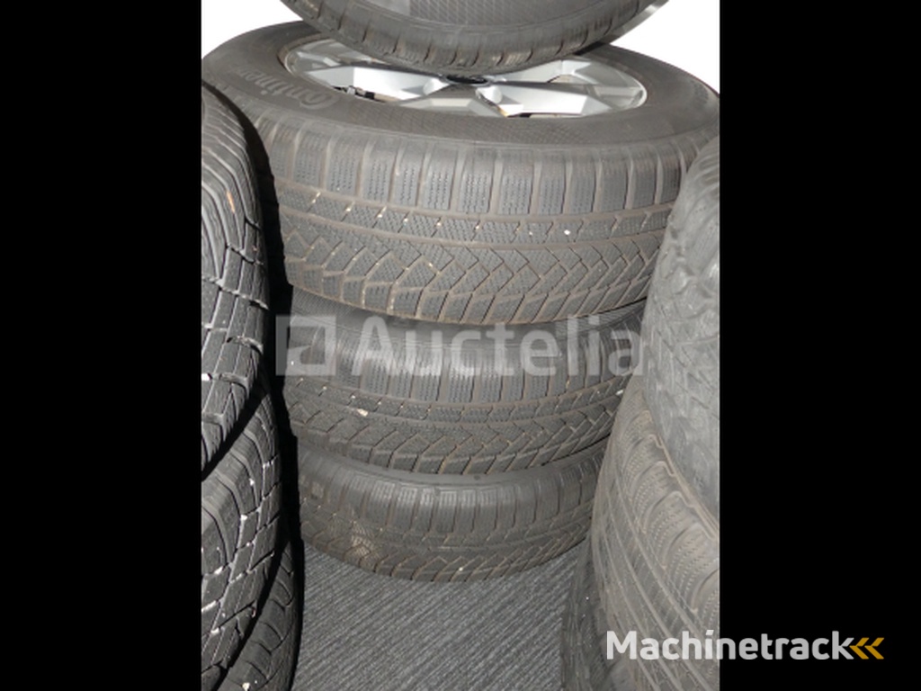 4 Winter tyres on aluminium rims Continental Wintercontact TS850P - 215/65 R17