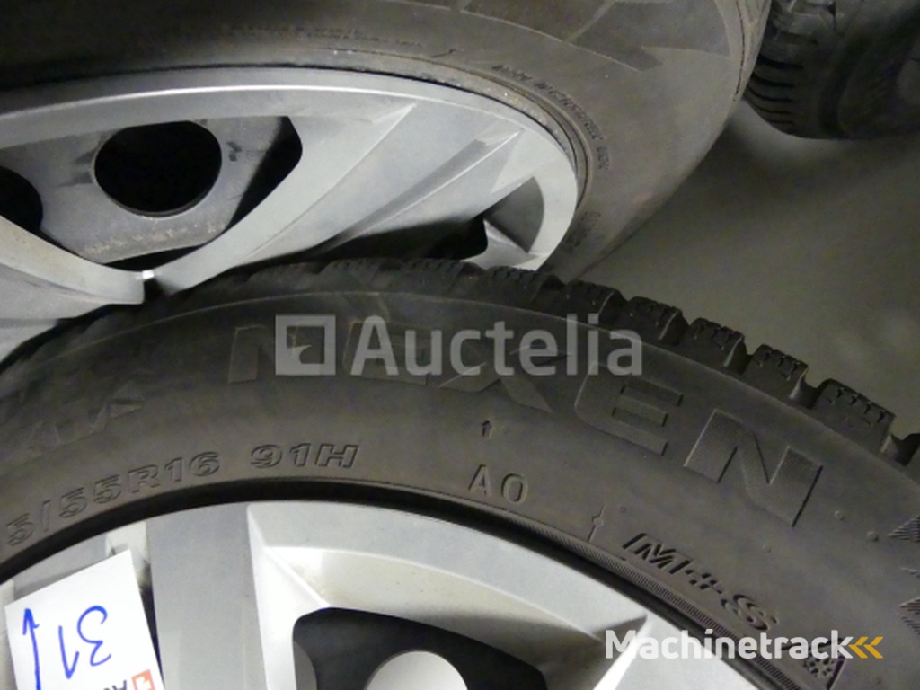 4 Winter tyres on Nexen Winguard Sport2 sheet metal rims - 205/55 R16