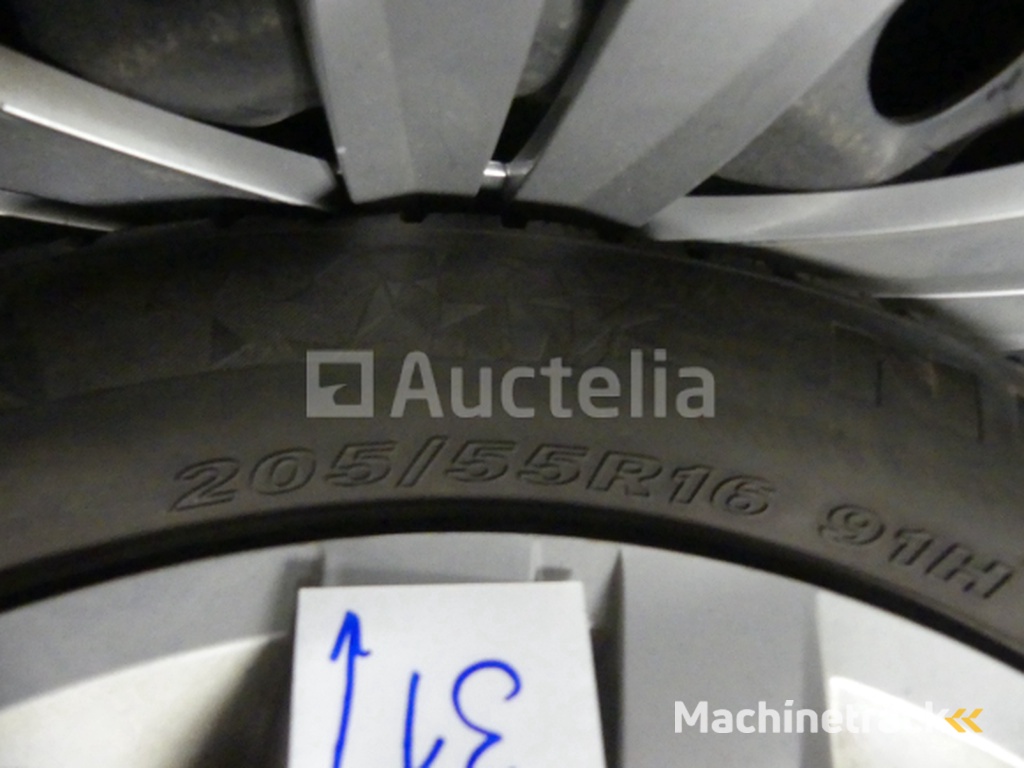 4 Winter tyres on Nexen Winguard Sport2 sheet metal rims - 205/55 R16