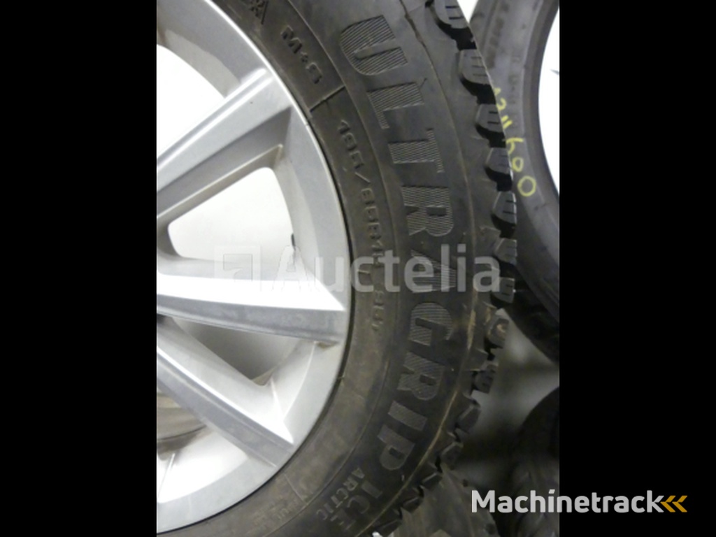 4 spijkerbanden op Goodyear Ultragrip IceArctic aluminium velgen - 195/65 R15