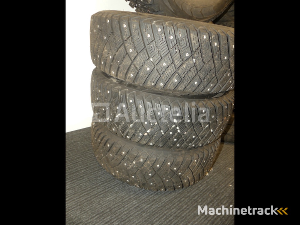 4 spijkerbanden op Goodyear Ultragrip IceArctic aluminium velgen - 195/65 R15
