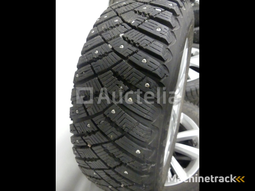 4 spijkerbanden op Goodyear Ultragrip IceArctic aluminium velgen - 195/65 R15