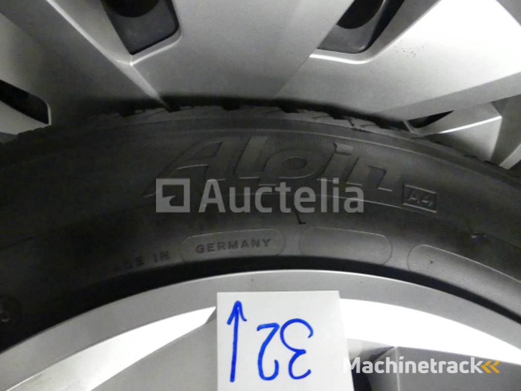 4 Winter tyres on Michelin Alpin sheet metal rims - 195/65 R15