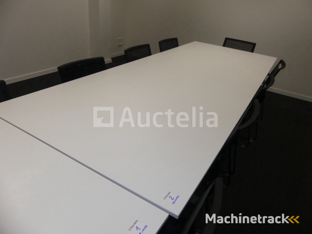 Vergadertafel + 8 FAMO stoelen