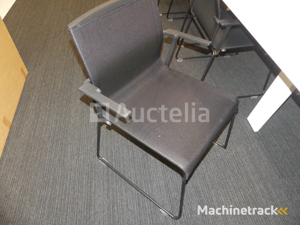 Vergadertafel + 8 FAMO stoelen